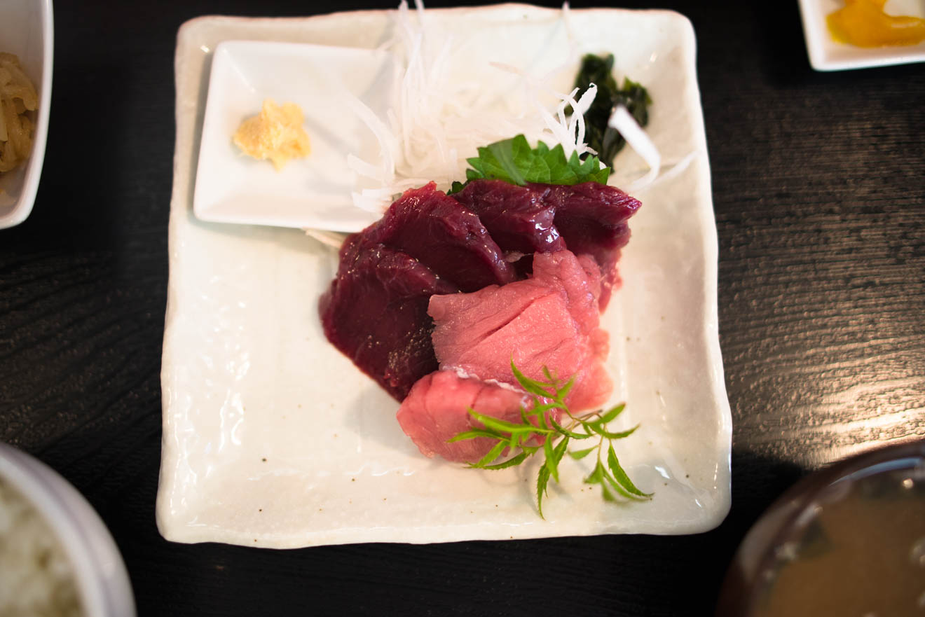 ウミガメの刺し身 | 小笠原諸島父島