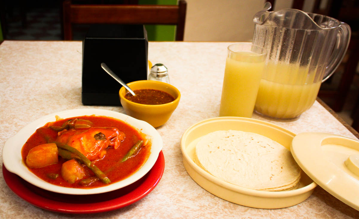 ポヨのトマト煮込み | オアハカ（メキシコ）